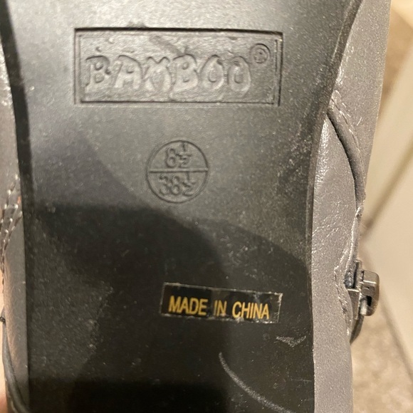 Women’s gray boots 8.5 - Picture 2 of 2